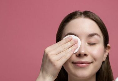 Alergia a lentes de contato? 5 maneiras de evitar esse desconforto